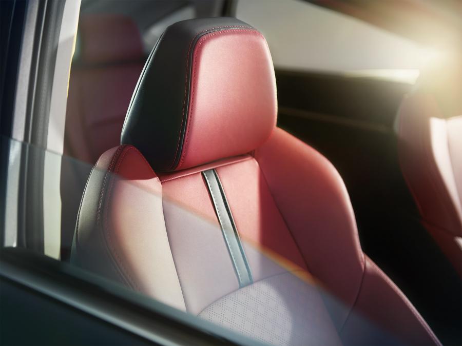 Интерьер ChangAn Eado Plus 2020 года  (фото 6 из 11)